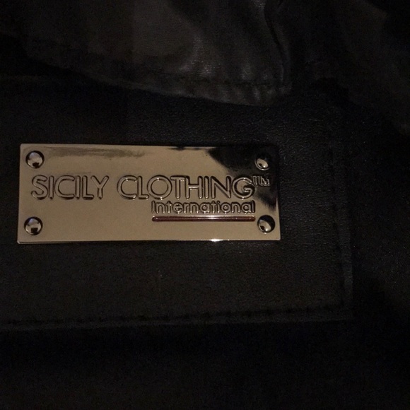 A nice leather jacket ideal for the fall term - Picture 3 of 4